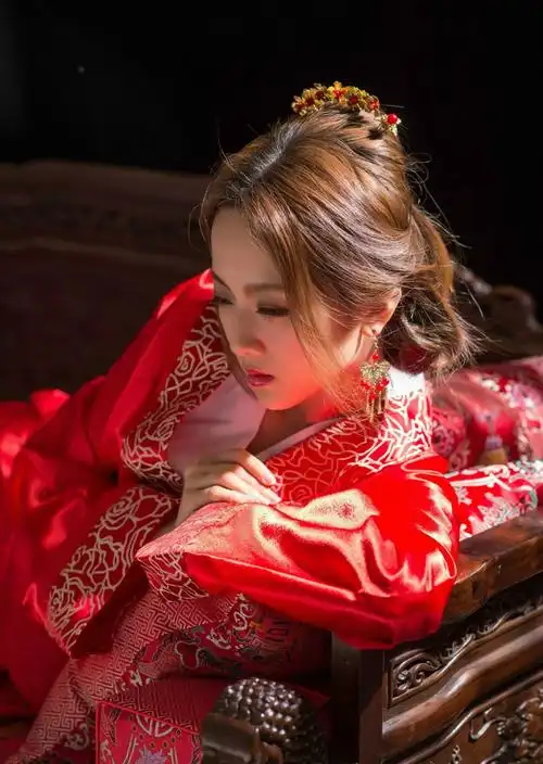 果子高贵精美的红色古装新娘装扮(第2组)