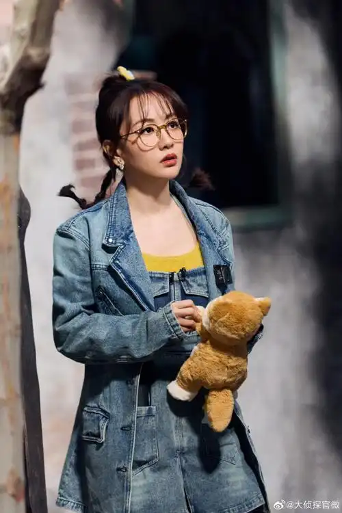 【《#大侦探游乐园惊魂#》高清剧照】之蓉客服@杨蓉:  外外外星人运动