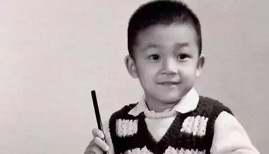 离婚10年后,曾被曝"嗜赌成性"的潘粤明,现在成功翻身重回巅峰