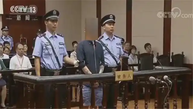 社会 正文  今天,上海二中院依法对故意杀人犯朱晓东执行死刑.