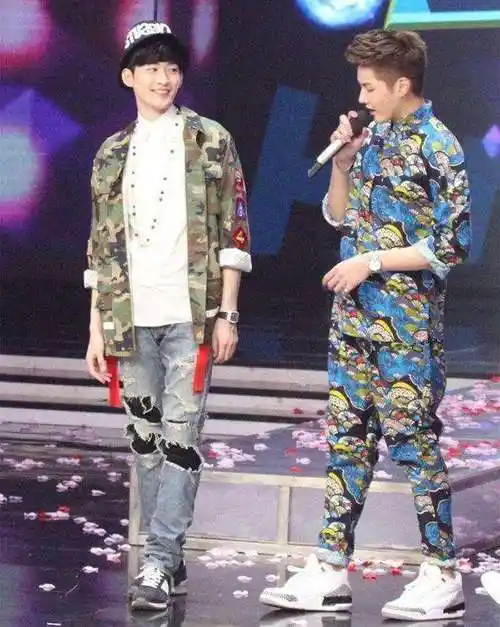 时尚先生"吴亦凡大家都很熟悉吧,不过,和张翰站在一起,张翰的身高和穿