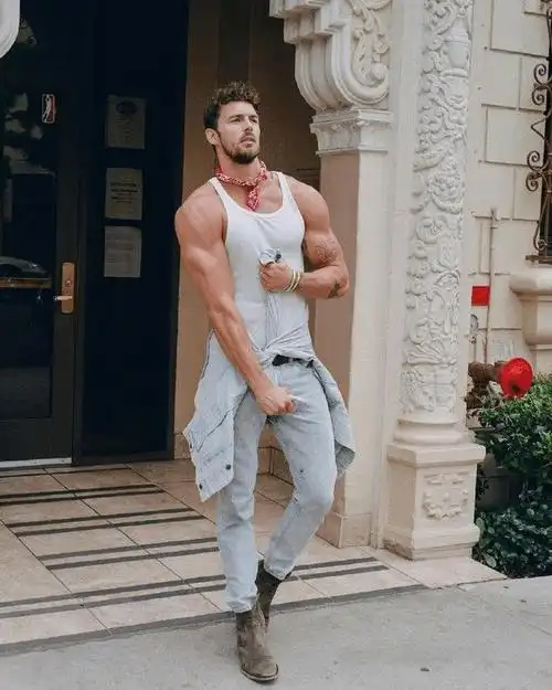 全球最性感的男模的他最新香水大片荷尔蒙十足腹肌好吸睛