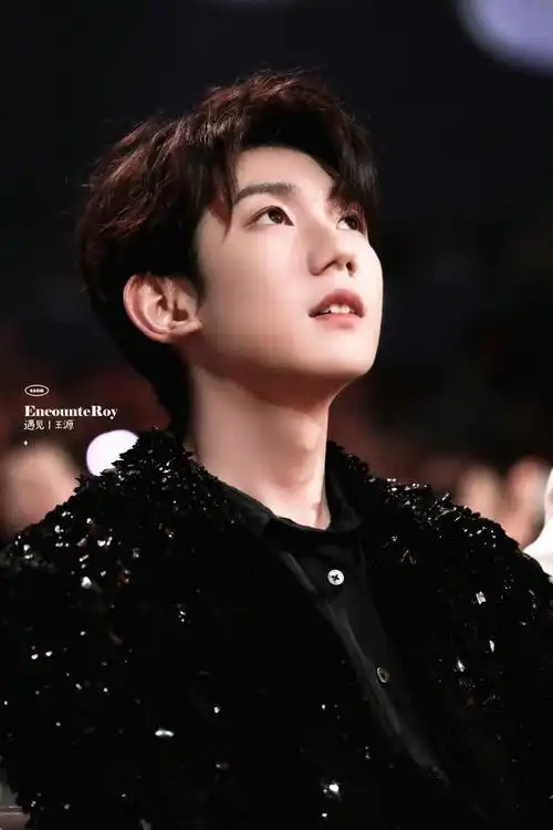 帅气又可爱的小王子 谁看了不想打个招呼@tfboys-王源