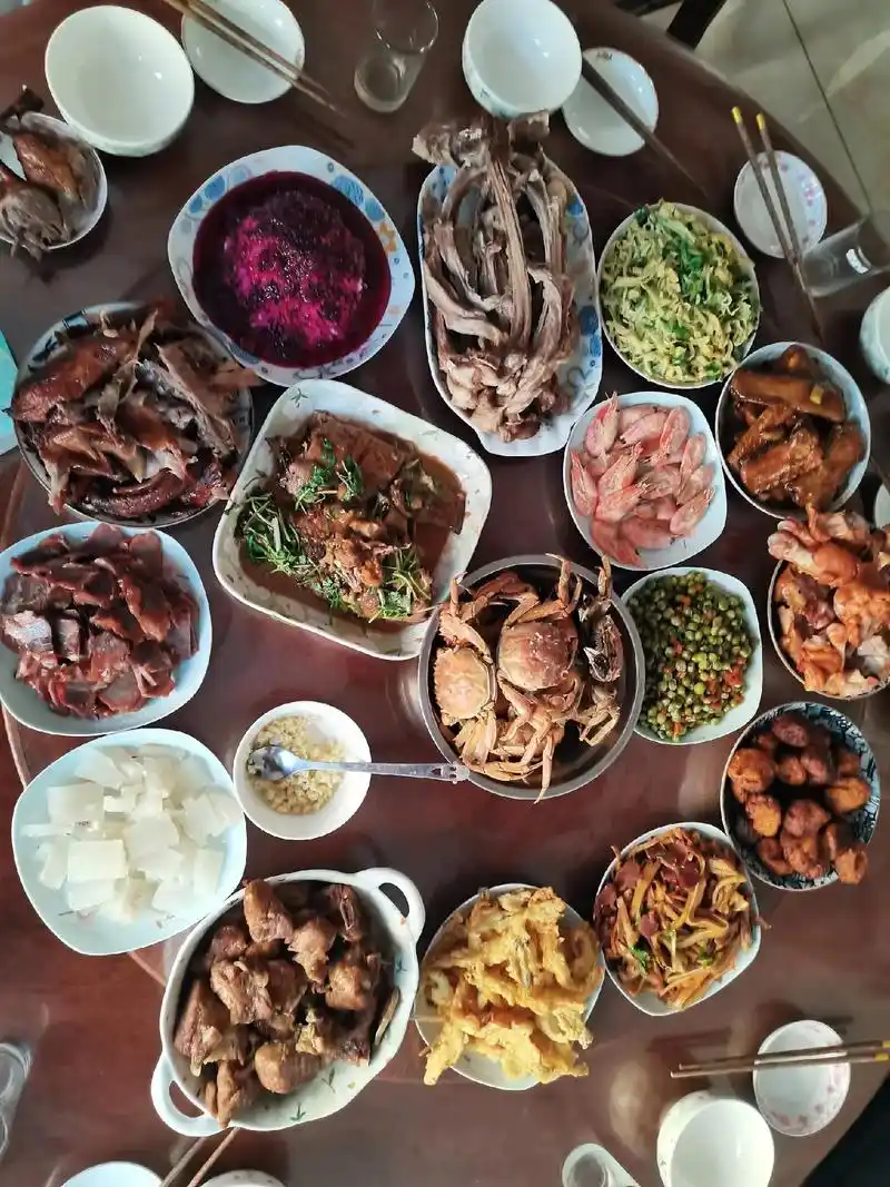 除夕,丰盛的团圆午餐,90我亲爱的家人和朋友圈所有的亲们在新的