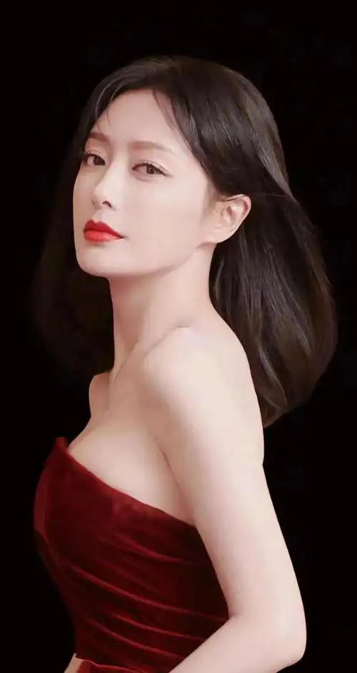 端庄大方的秦岚,惊艳迷人,精致文雅的写真照!__财经头条