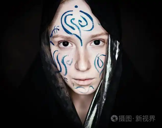 全黑眼睛的女人.工作室拍摄