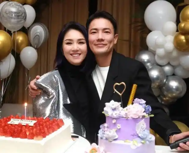 杨千嬅:参加儿子毕业典礼,穿百元t恤接地气,素颜状态不如素人|陈奕迅