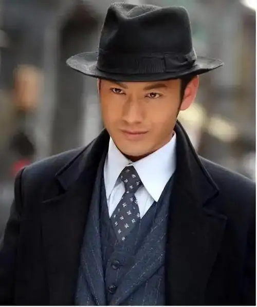 有一种整容叫黄晓明离婚前妻杨颖没什么变化他像换了个人