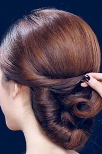 新娘低发髻盘发图解展现高贵优雅气质