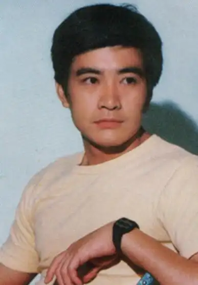 他曾经红极一时,妻子不幸离世后选择隐退,如今在北影做老师!