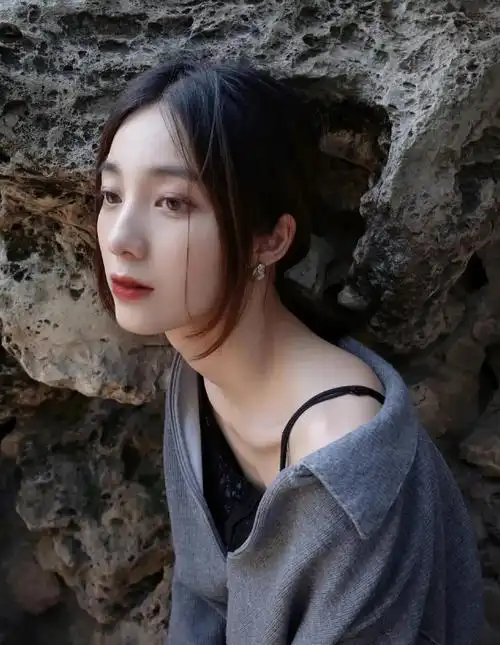 文雅秀丽的万鹏,娇俏可人,甜美可爱的写真照!_高清图集_新浪网