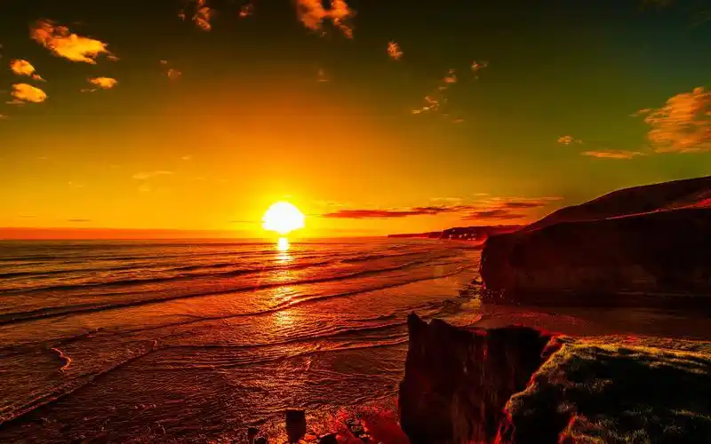 海,日落,红色的天空,海岸,黄昏 壁纸 - 2560x1600