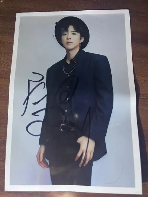 抽【1】刘宇宁签名照1张【2】日历,红包,满天星明信片6张(共5人)01.