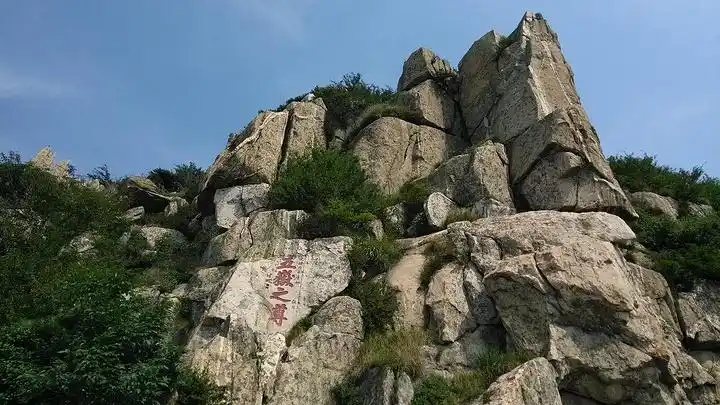 个多小时我终于登上了它的最高峰玉皇顶来到红门开始了全程徒步登泰山