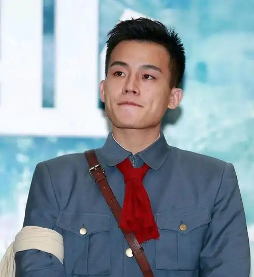 快男出道的欧豪鲜肉硬汉年纪轻轻又当军长又当爹