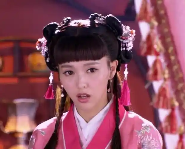 唐嫣在《金玉良缘》中的造型,最后西瓜红服装造型太美艳动人了!