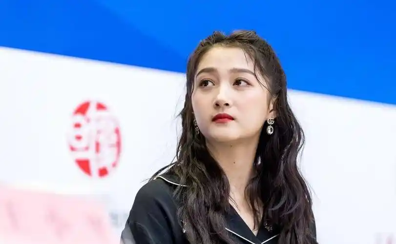 关晓彤主演的电视剧《我就是这般女子》播出,其中凭借古灵精怪的班婳