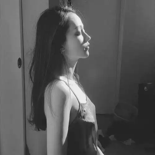 微信美女头像 美女黑白照图片