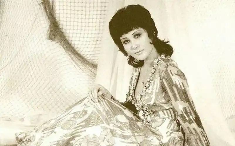 丁佩:李小龙死在她床上,向华强养了她42年,如今和向太情如姐妹