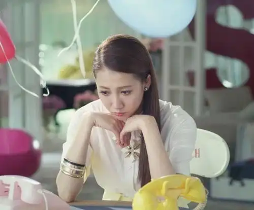 【组图】弦子"犯二不断" 为赶拍mv上演"步步惊心"