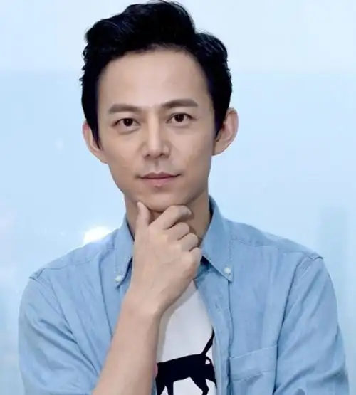 湖南卫视主持人:何炅