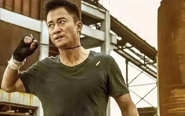 吴京新加坡过年被指人设崩塌网友热议