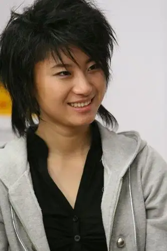 华晨宇旧照曝光洗剪吹似尚雯婕