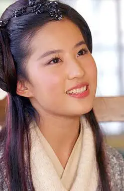 刘亦菲版赵灵儿好绝#2004年,刘亦菲《仙剑奇侠传》片场花絮照,好灵动