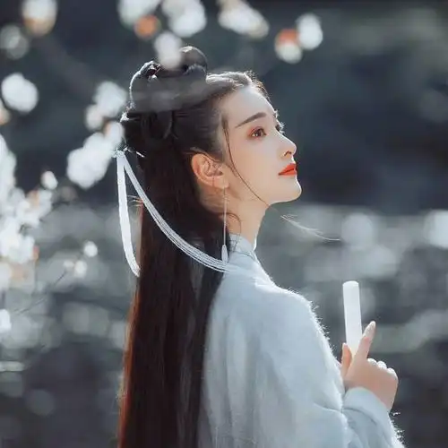 唯美吹箫的白衣古风美女头像,太仙了