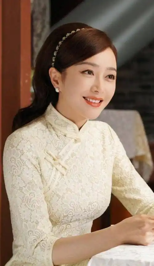 二十岁放弃稳定工作,独闯演艺圈,秦岚为何不相信一见钟情?