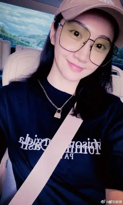 夏天景甜晒车内素颜七连拍