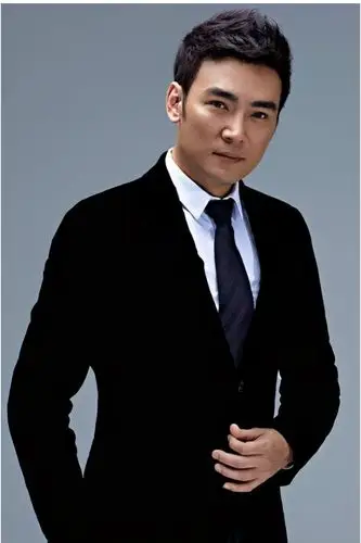 焦恩俊不服老不行,紫t恤配迷彩短裤显沧桑,53岁玩p图腿抢镜_手机搜狐