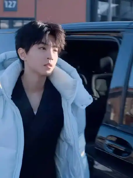 王俊凯黑色深v#朝阳区在逃富婆的微博视频