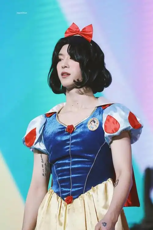 范丞丞演唱会上打扮成白雪公主网友只看脸的话真的超美