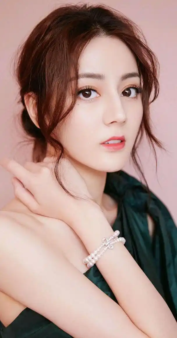 迪丽热巴图片,美貌过人气质温婉的小仙女