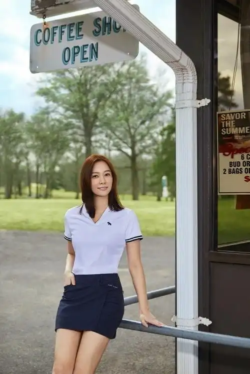 韩国女艺人孙泰英拍代言品牌最新宣传照