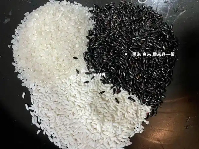 预约好的米饭早饭做了一个黑米饭团