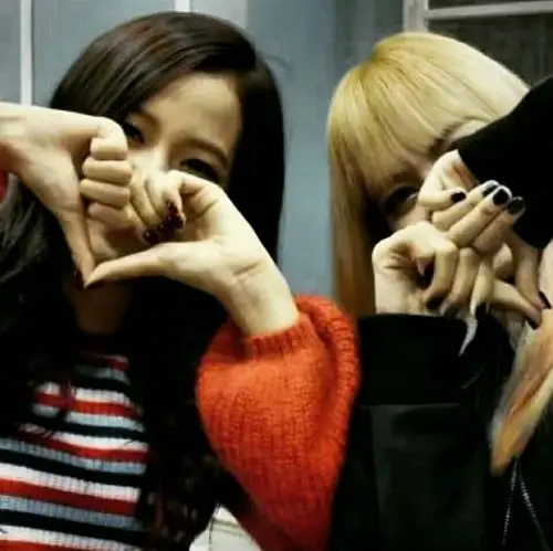 [blackpink][分享]170609 独特的比心方式 blackpink向你发射爱心请