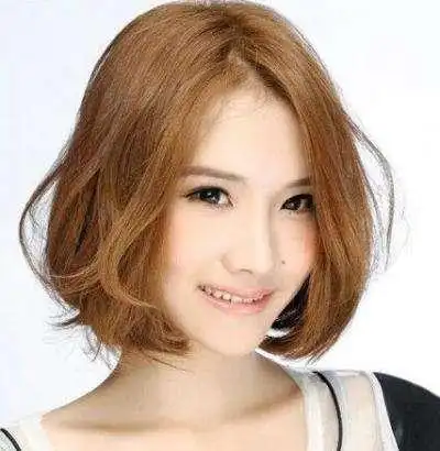 圆脸头发少适合的韩式内扣短卷波波头发型