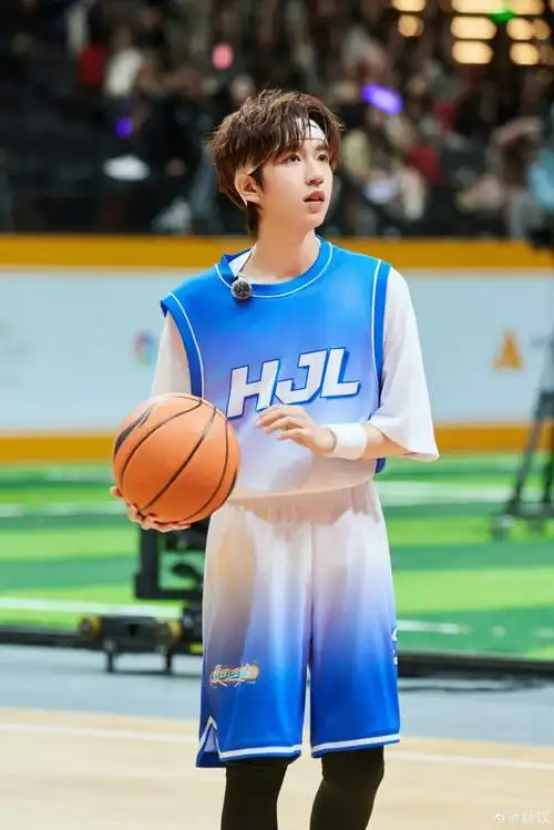 马嘉祺 丁程鑫 宋亚轩 刘耀文 张真源 严浩翔 贺峻霖  #新娱