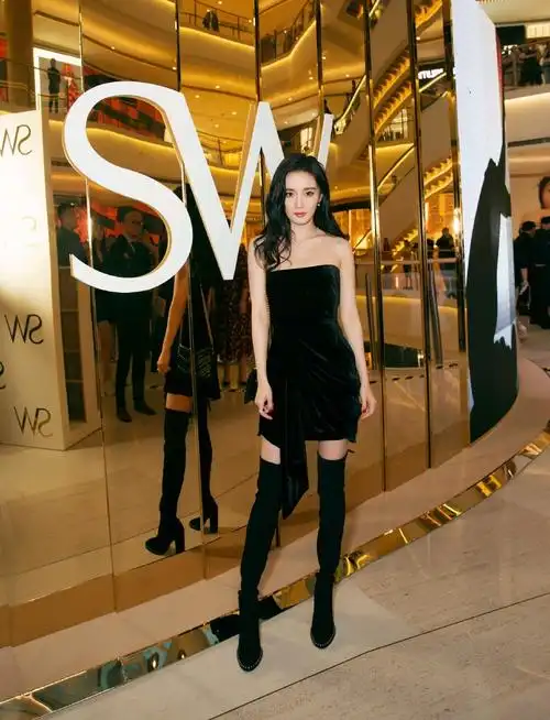 杨幂的腿太好看了,长筒靴太修饰腿型了!