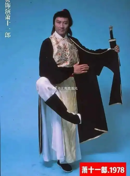 这是谢霆锋爸爸谢贤年轻时的照片,才发现他并没有那么帅.