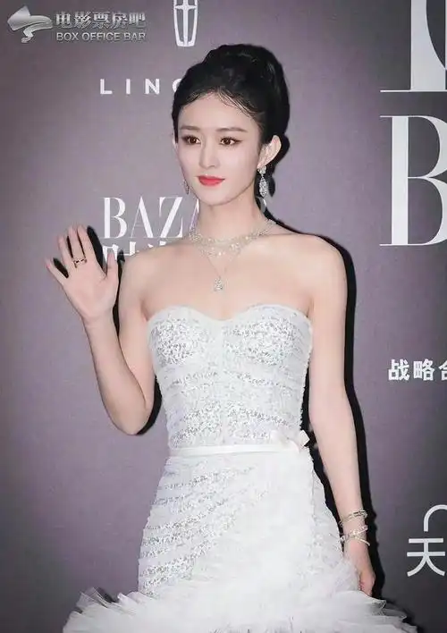 一起盘点一下近期几次赵丽颖的亮相状态吧.