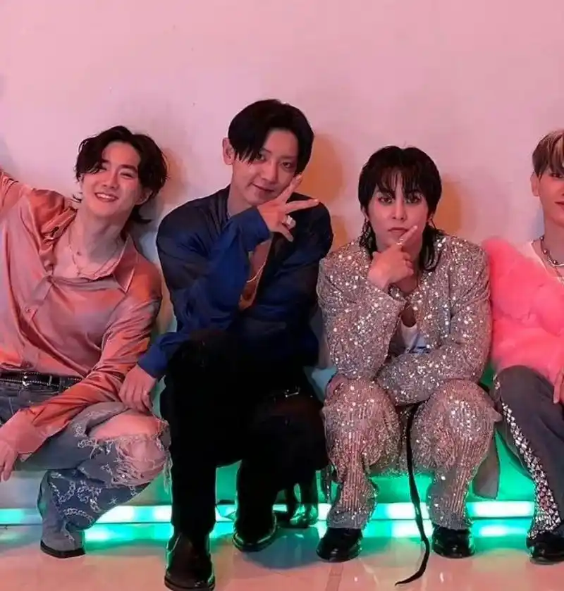 exo最新后台合照,怎么大家都很油腻的感觉[捂脸]