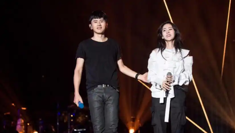 2023国庆档杀疯了,张杰张碧晨献唱《坚如磐石》,周深致敬志愿军