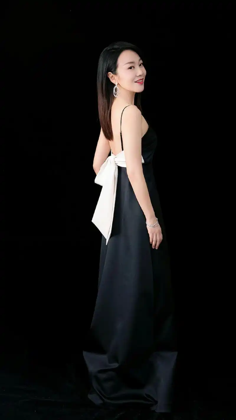 美女壁纸第177期—闫妮