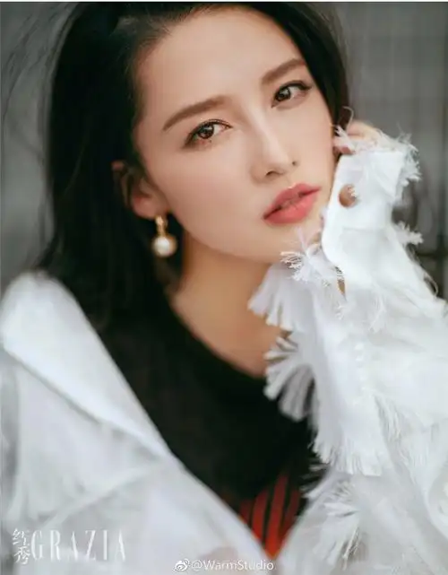 2017《红秀grazia》六月王牌街拍:李沁(李沁小姐姐气质满分( ))