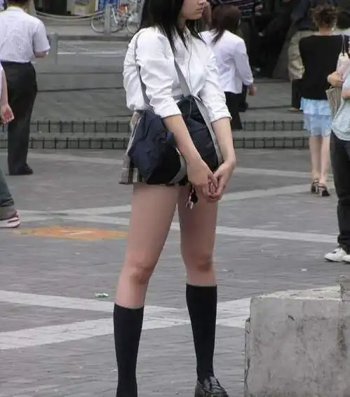慎入世界上最短的裙子日本女高中生校裙短到极限