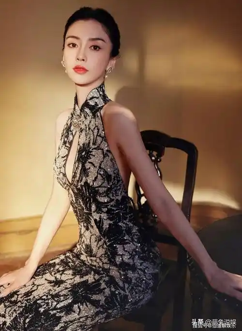 原创杨颖最新亮相穿一袭中式镶钻旗袍现身上海时装周状态引热议