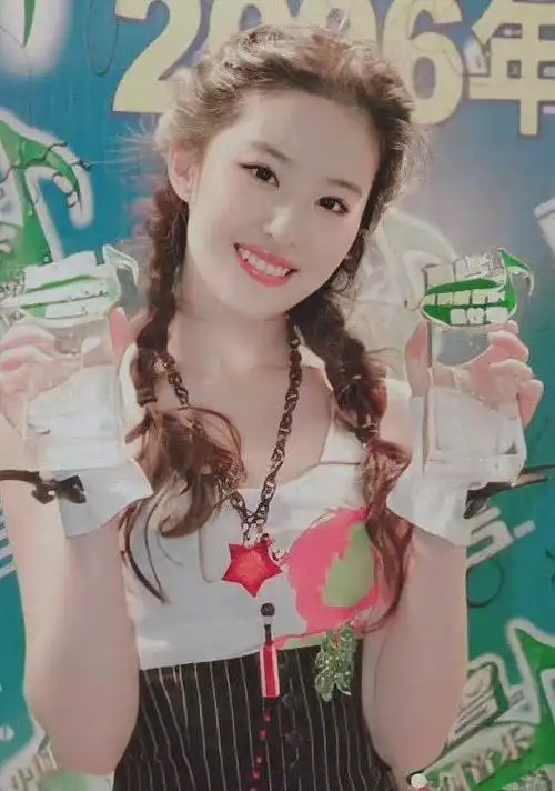 刘亦菲15年前女团风旧照曝光花背心配超短裙真亏颜值撑得住